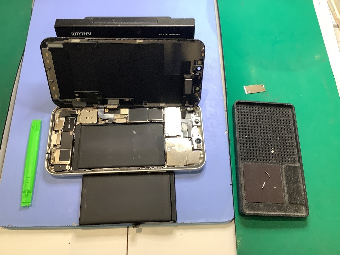 iPhone12Proのバッテリー交換ならデータをそのまま・最短即日修理のスマホ修理工房ラザウォーク甲斐双葉店へ